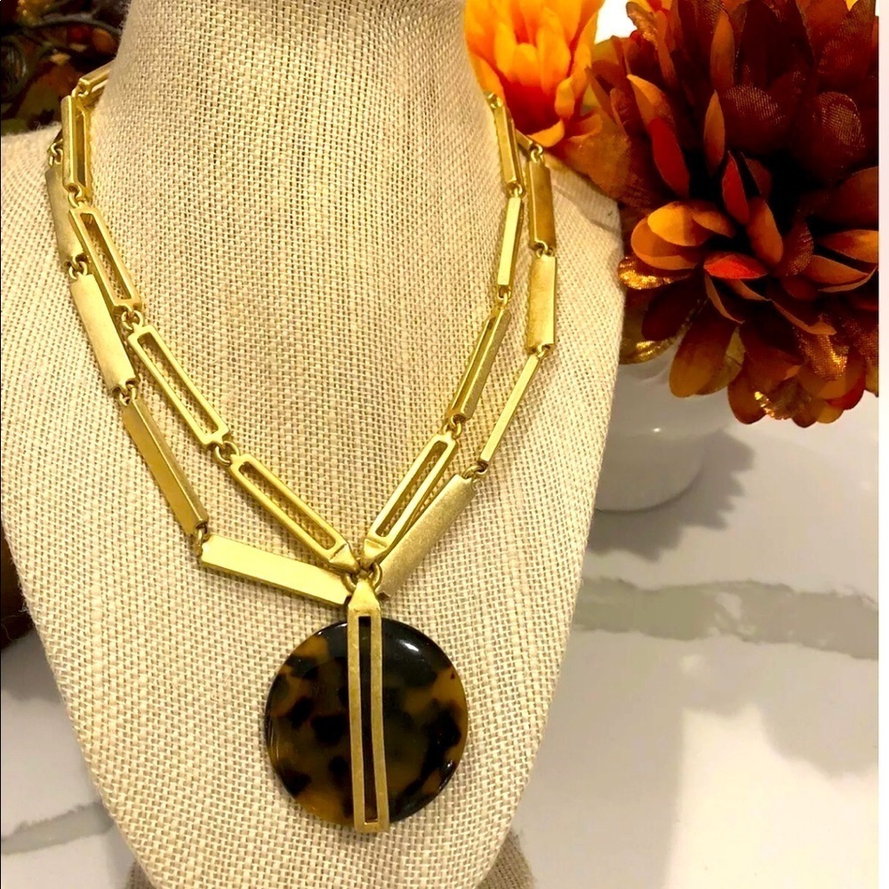 Stella and Dot Jaya Tortoise Pendant Necklace